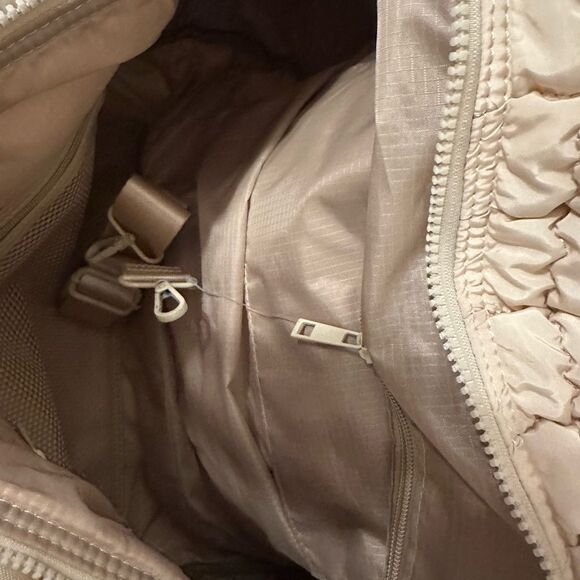 Urban expressions Elegant Cream Quilted Women's Bag NWT - Picture 7 of 8